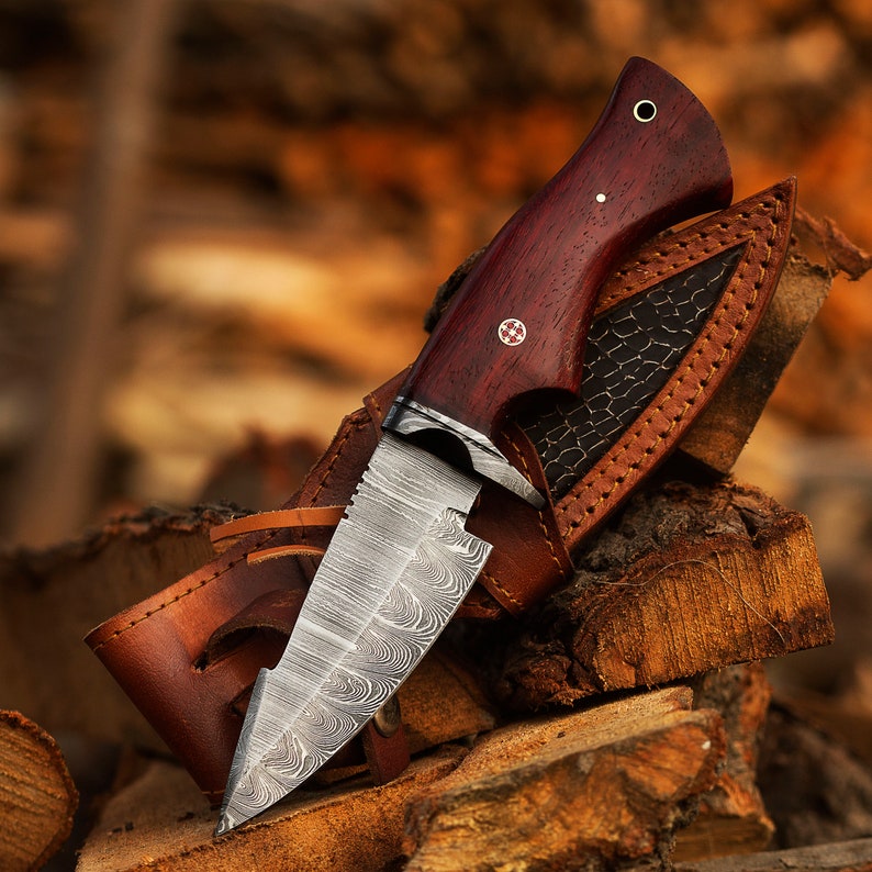 Damascus Skinner knife with leather cover | Best Hunting Knife