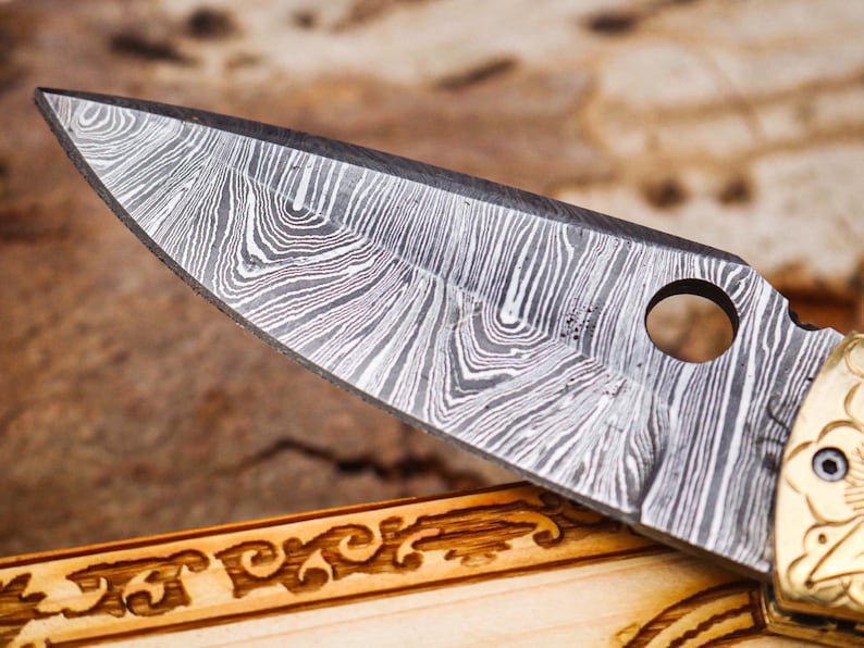 Handmade Damascus Steel Pocket Knife | Hand Forged Damascus Knife