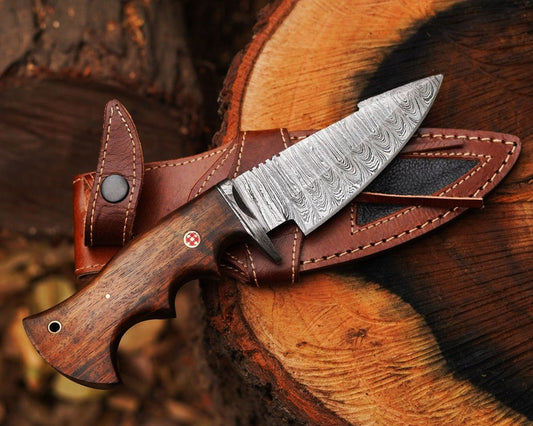 Sharped Damascus Knife with leather cover | Best knife for Camping